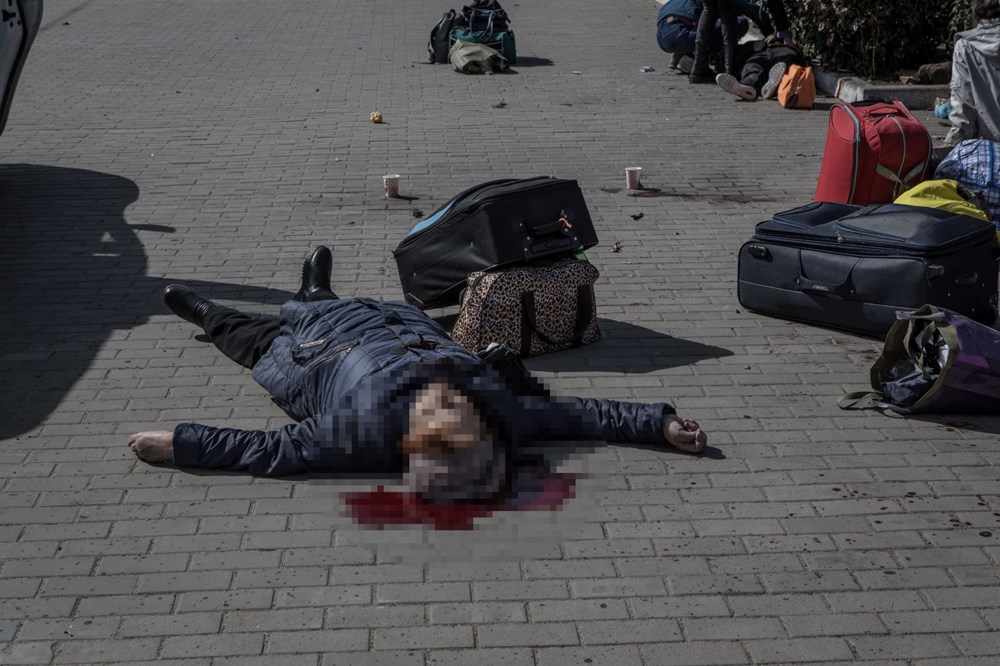 Rusya Ukrayna'da Kramatorsk tren garını vurdu: Olay yerinden fotoğraflar - 20