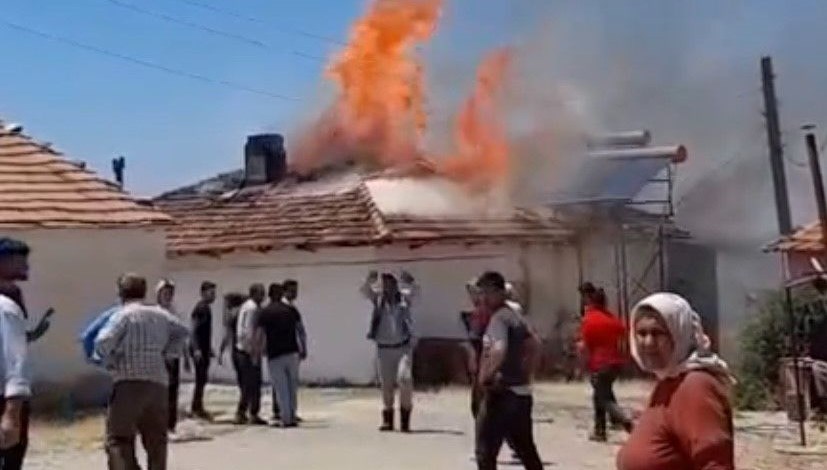 Alaşehir'de korkutan yangın