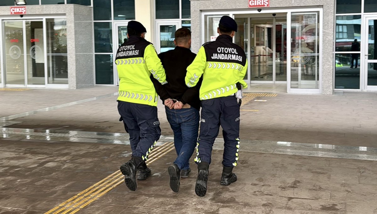 Firari hükümlü yurt dışına kaçmaya çalışırken yakalandı Firari hükümlü yurt dışına kaçmaya çalışırken yakalandı