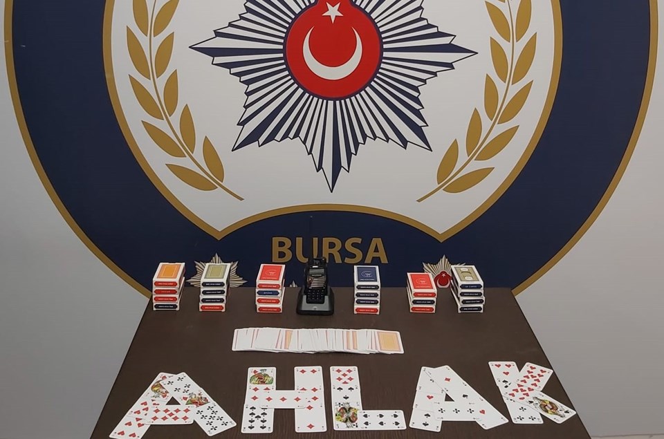 Polis telsizi dinleyerek kumar oynayan 22 kişiye 69 bin 300 lira ceza - 2