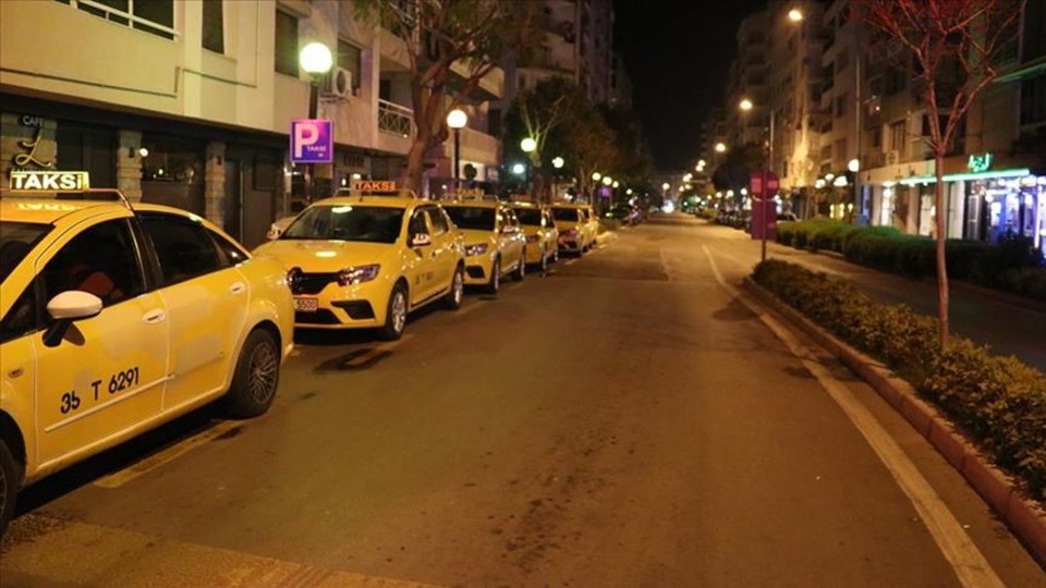 İzmir’deki taksilerde yeni dönem: İlk kez toplu olarak uygulanacak (Yolcu ve şoförler için yeni güvenlik önlemi) - 1