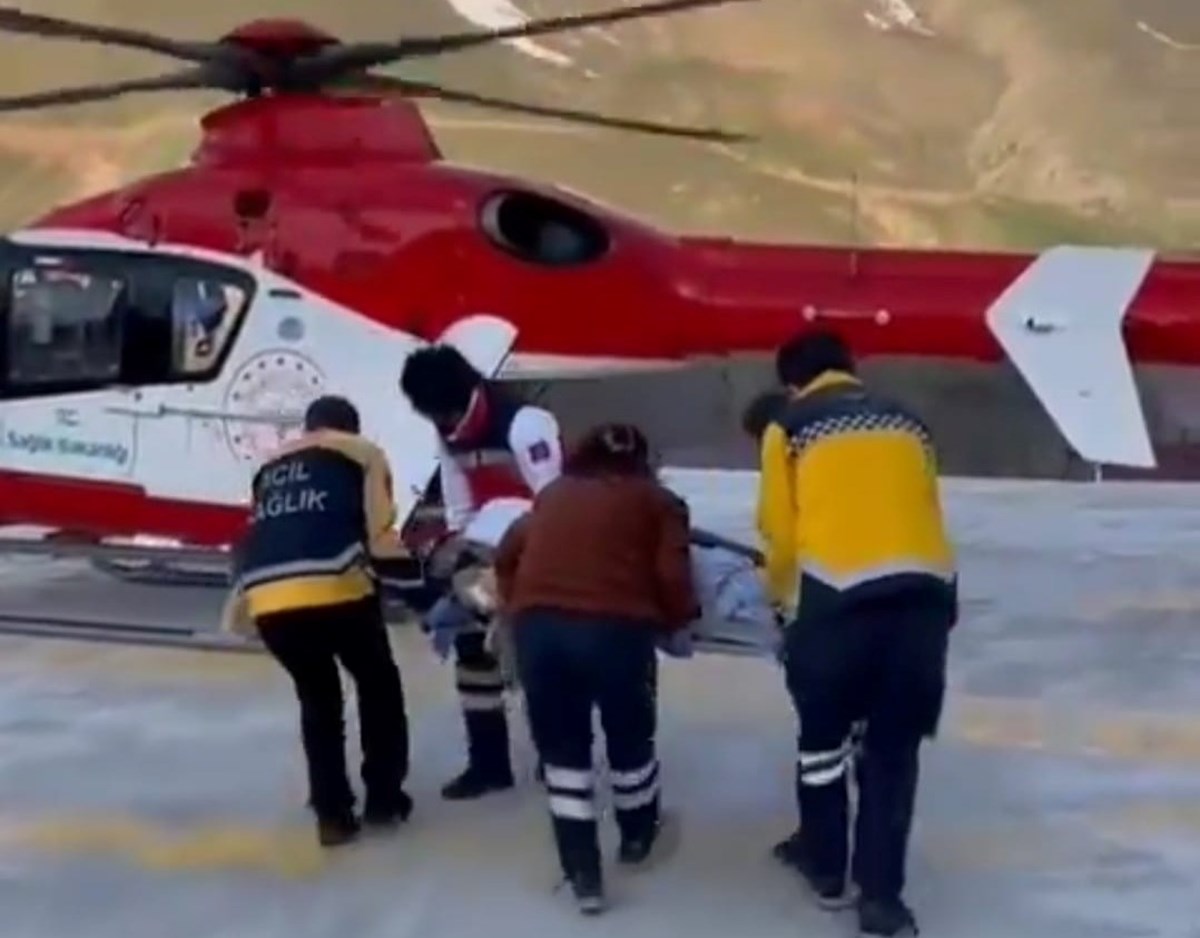 Van’da ambulans helikopter 'solunum sıkıntısı' olan hasta için havalandı