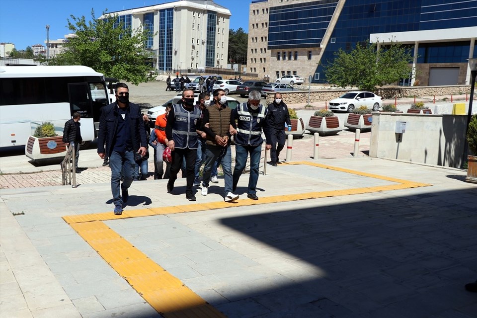 Elazığ'da bir kişiyi beyzbol sopasıyla darp eden 8 kişiden 6'sı tutuklandı - 1