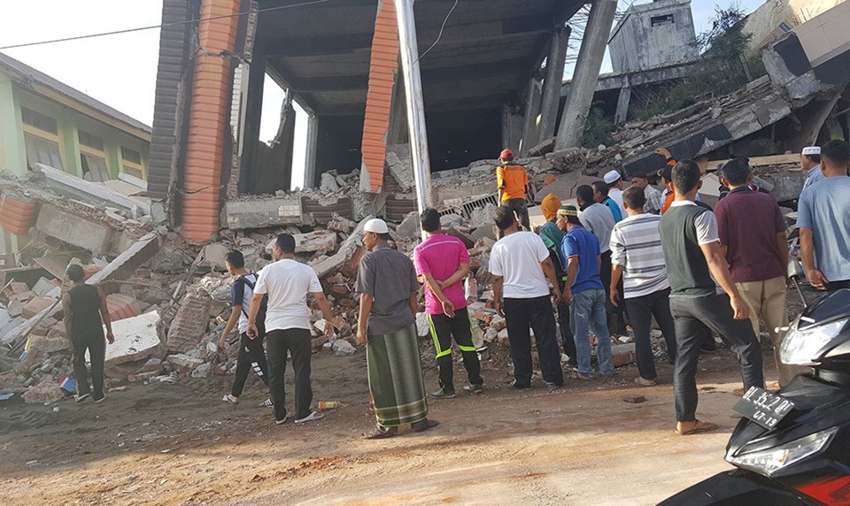 Endonezya'da 6,4 büyüklüğünde deprem - 2