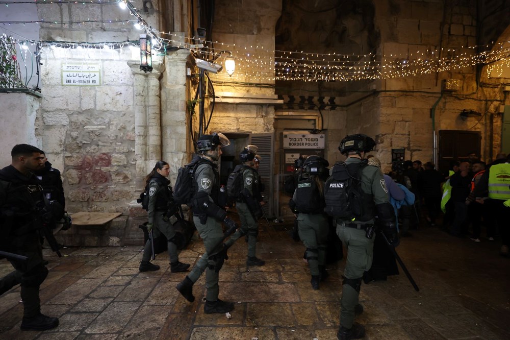 İsrail polisinden Mescid-i Aksa'ya baskın - 8
