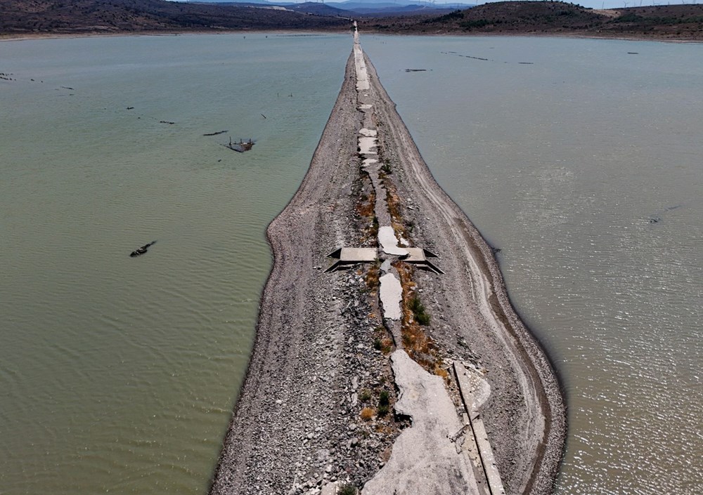 Barajda su seviyesi düştü: Eski kara yolu ortaya çıktı - 6