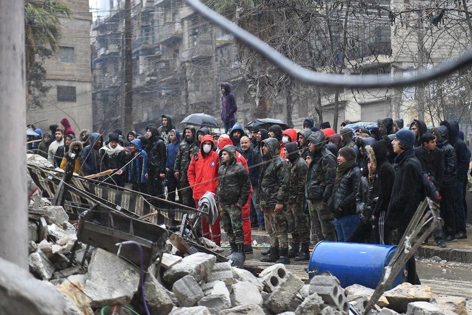 7,7'lik deprem Suriye'yi de vurdu: En az bin 356 ölü, binlerce yaralı - 1