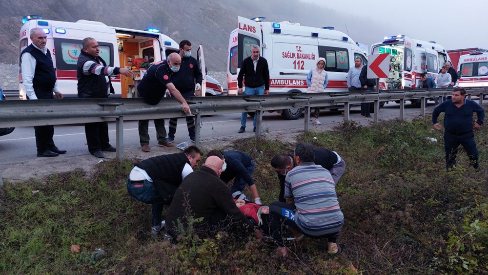 Samsun'da yolcu otobüsü şarampole devrildi: 2 ölü, 14 yaralı - 17
