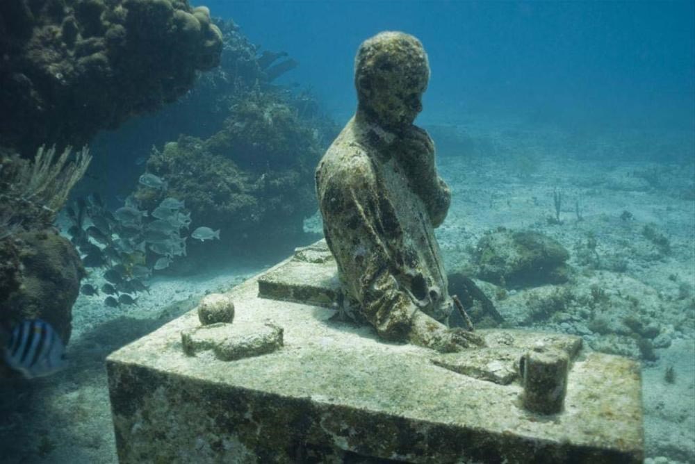 Подводный музей питер. Underwater Sculptures by Jason DECAIRES Taylor. Канкун Мексика подводный музей. Канкун музей подводных скульптур. Подводные скульптуры Джейсона Тейлора.