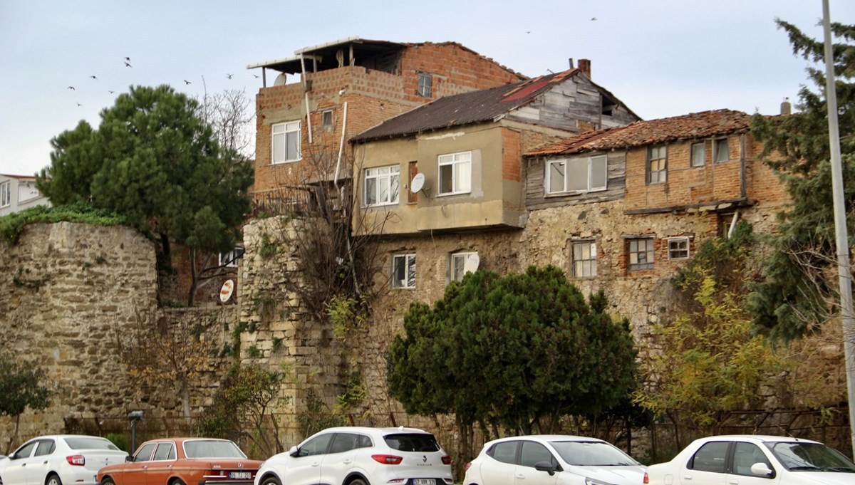 Tarihi Sinop Kalesi, üzerindeki Tarihi Sinop Kalesi, üzerindeki
