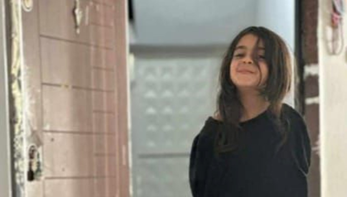 Narin cinayetinde adli tıp raporu tamamlandı: Ağzı burnu kapatılarak, boynuna baskı yapıldı Narin cinayetinde adli tıp raporu tamamlandı: Ağzı burnu kapatılarak, boynuna baskı yapıldı