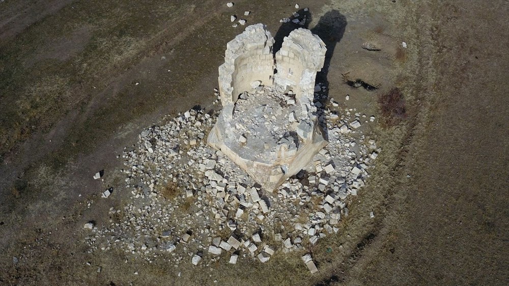 Depremde hasar gören 600 yıllık kümbet restore edilecek - 6