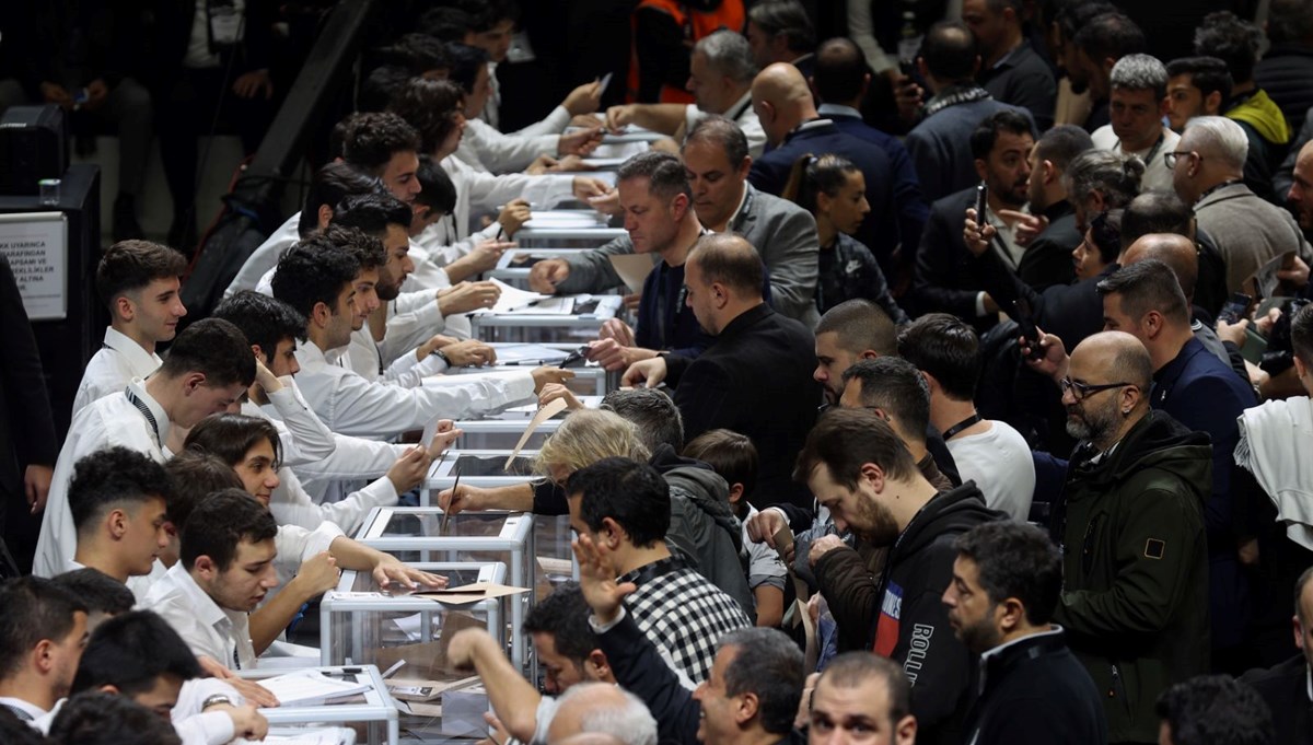 Beşiktaş başkanlık seçimlerinde ilk sandıklar açılmaya başlandı