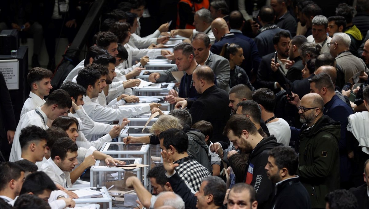 Beşiktaş başkanlık seçimlerinde ilk sandıklar açılmaya başlandı Beşiktaş başkanlık seçimlerinde ilk sandıklar açılmaya başlandı