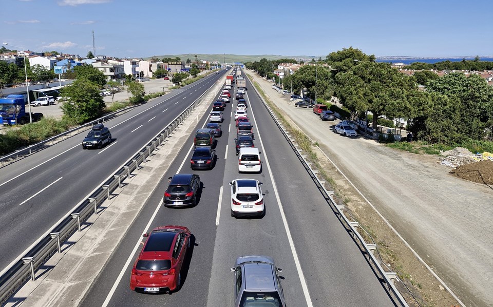 Tekirdağ-İstanbul yolunda tatil dönüşü yoğunluğu - 1