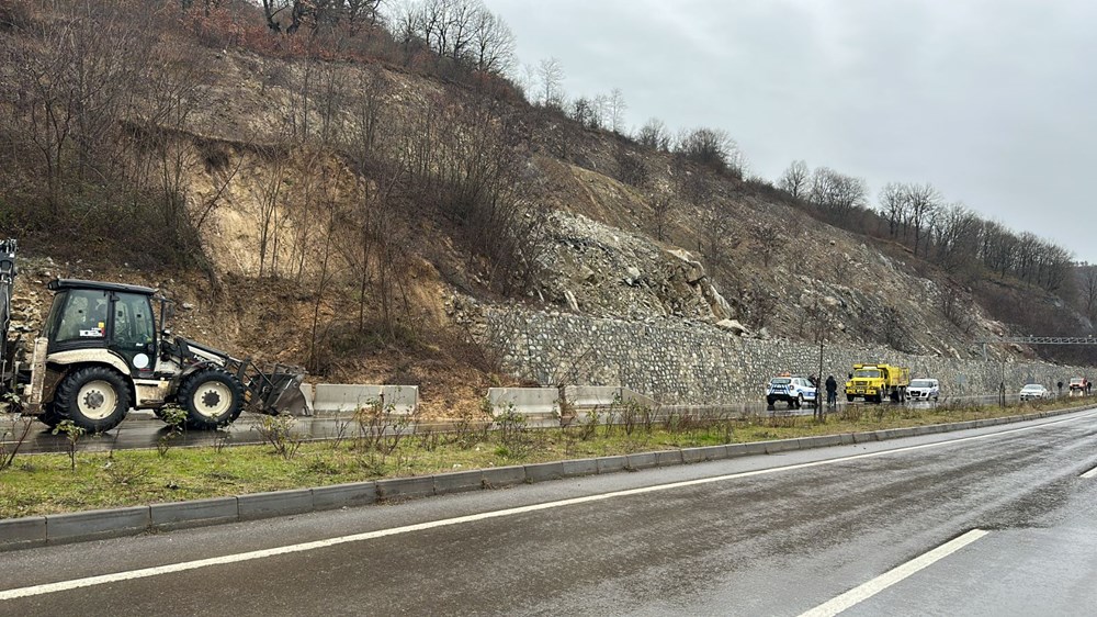 Düzce-Gölyaka Yolu'nda heyelan: Ulaşımda aksama yaşanıyor - 6