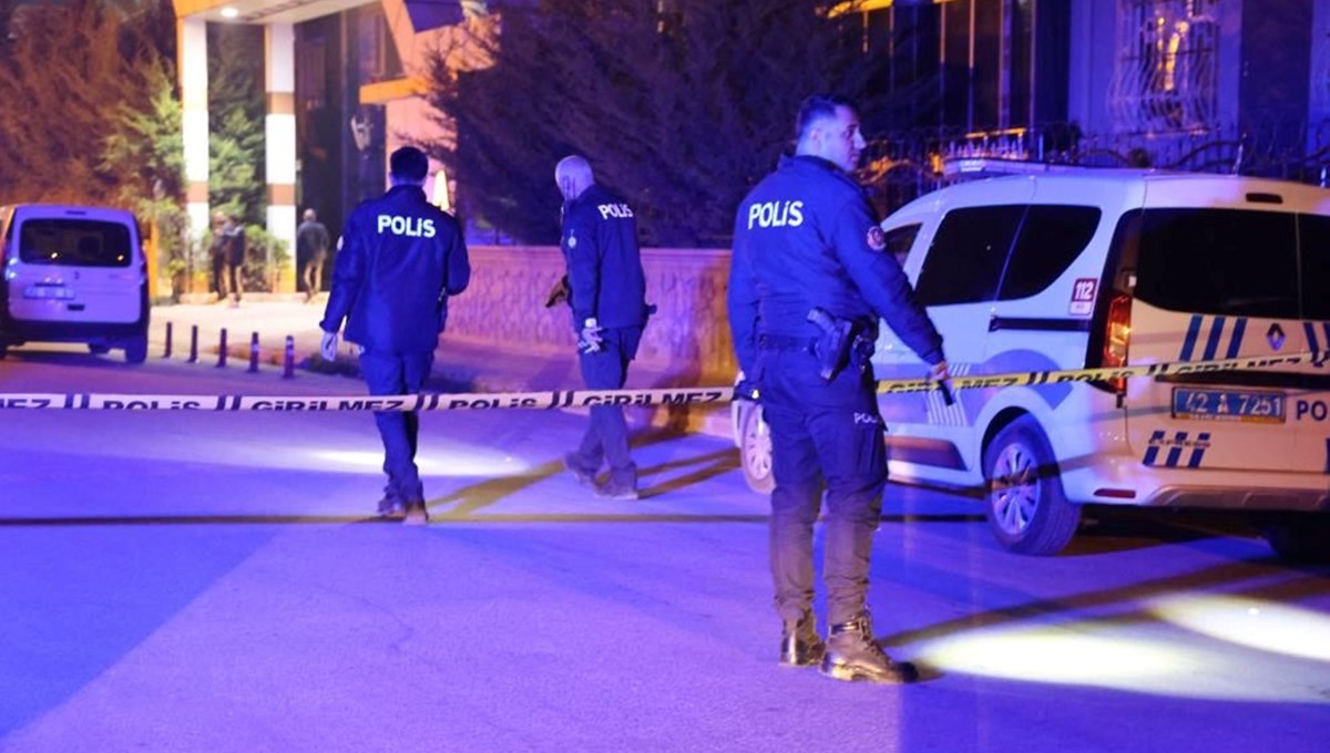 Konya’da sokak ortasında çatışma: Polise de ateş açtılar Konya’da sokak ortasında çatışma: Polise de ateş açtılar
