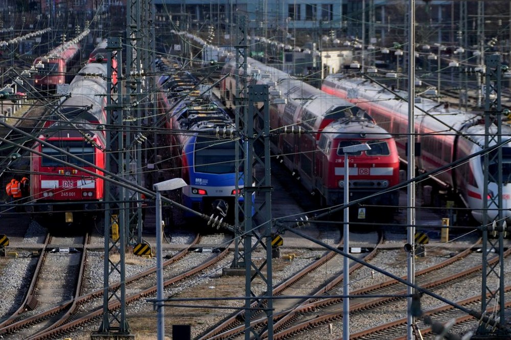 Almanya'da grev: Demiryolu trafiği durma noktasına geldi - 7