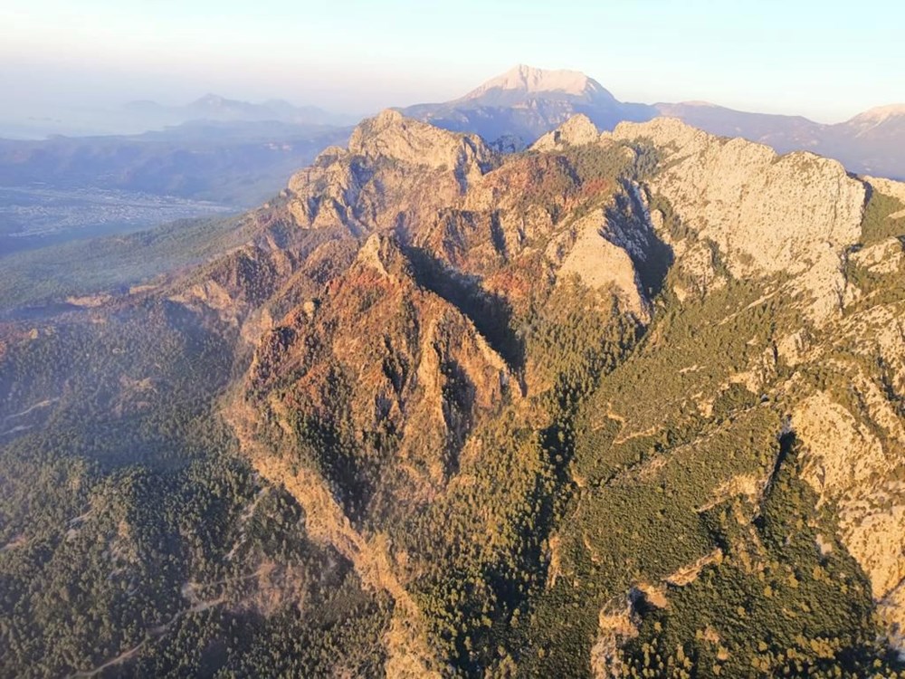 Kemer'deki yangında 1120 futbol sahası büyüklüğünde alan etkilendi - 1