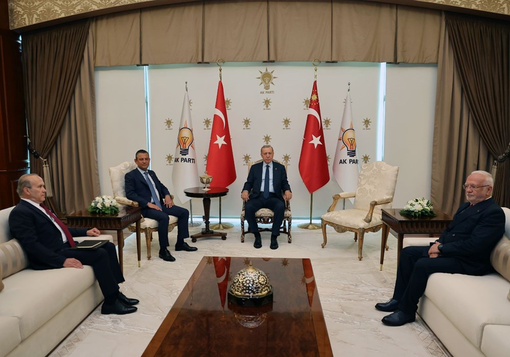 Cumhurbaşkanı Erdoğan, CHP lideri Özgür Özel ile görüşüyor - 8