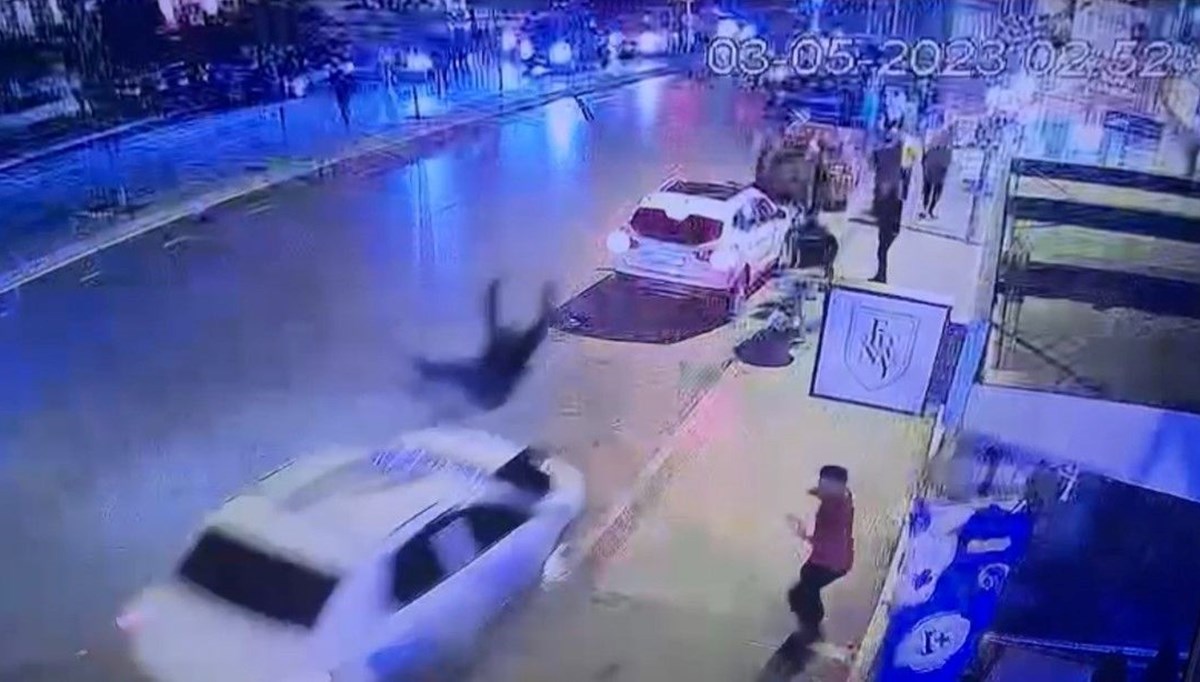 İstanbul'da aracını insanların üzerine sürdü İstanbul'da aracını insanların üzerine sürdü