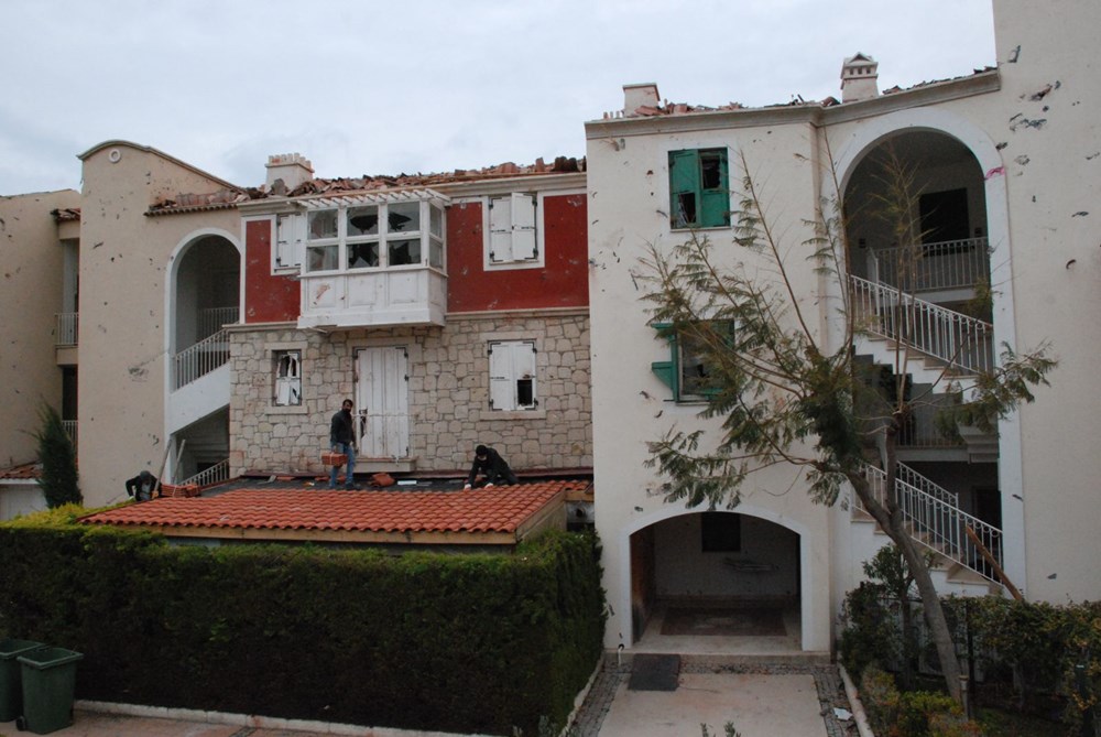 İzmir Çeşme'de hortumun geride bıraktığı hasar için çalışmalar sürüyor - 5