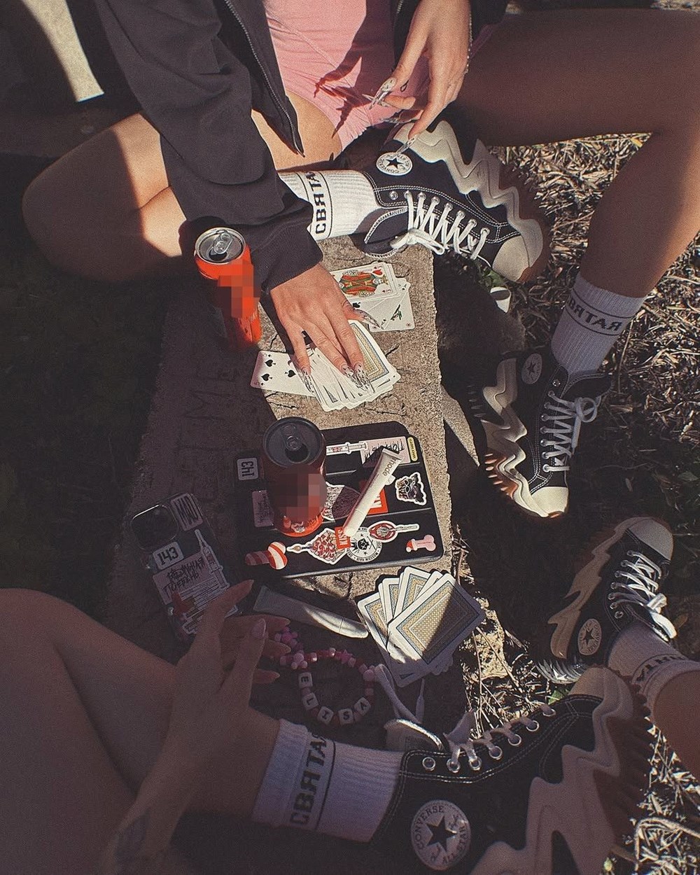 Mezarlıktaki görüntüler tepki çekmişti: Kıyafetlerini içerde değiştirmişler - 5