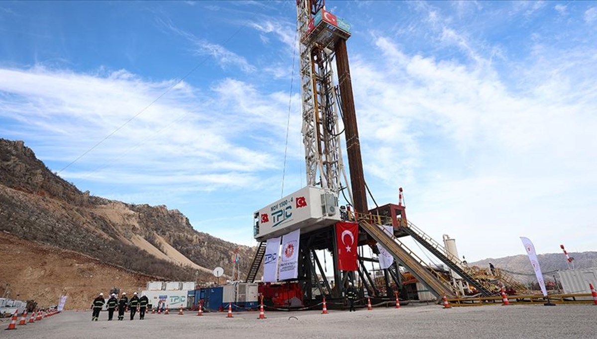 Bakan Bayraktar açıkladı: Petrol ve doğalgaz üretiminde rekor Bakan Bayraktar açıkladı: Petrol ve doğalgaz üretiminde rekor