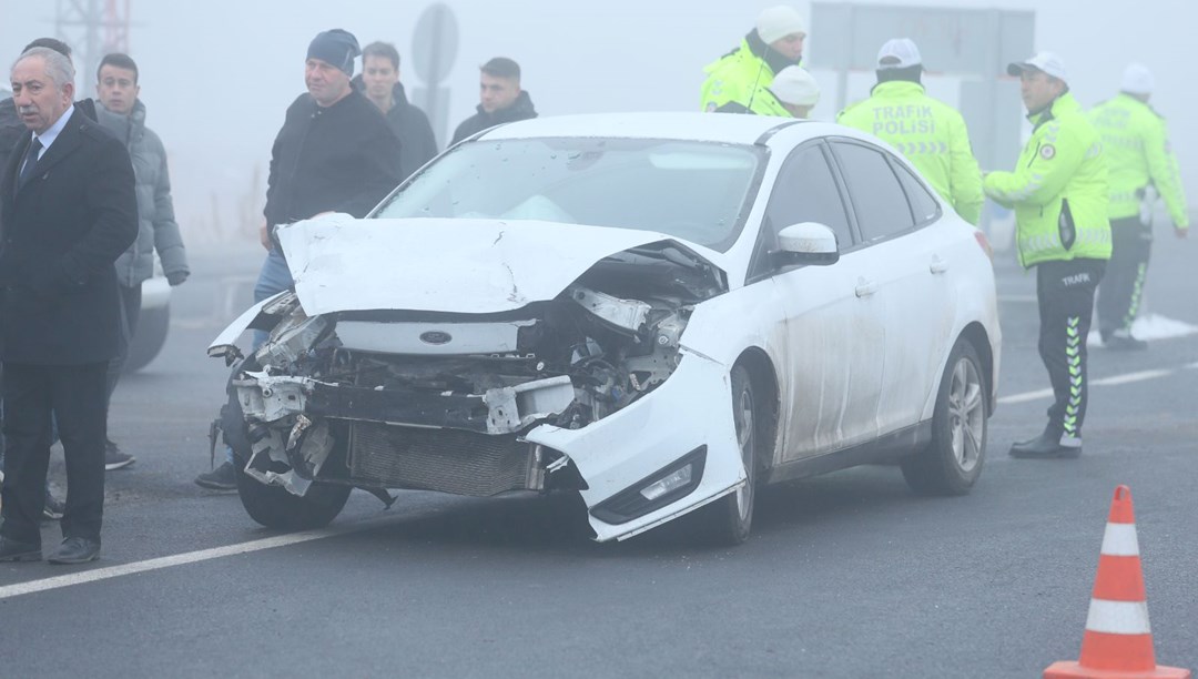 Kars'ta iki otomobil çarpıştı