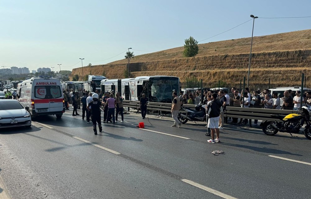 SON DAKİKA HABERİ: Küçükçekmece'de metrobüs kazası: 1 ölü, 4'ü ağır 35 yaralı - 3