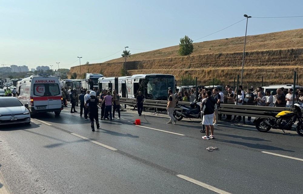 SON DAKİKA HABERİ: Küçükçekmece'de metrobüs kazası: 1 ölü, 2'si ağır 53 yaralı - 3