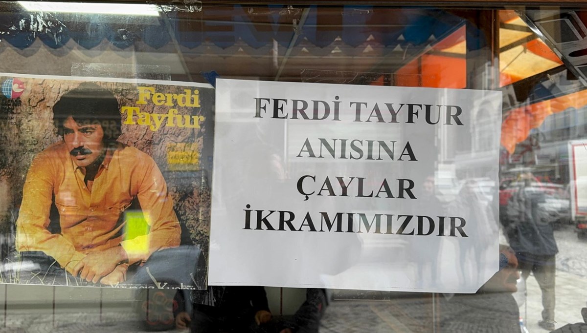 Ferdi Tayfur hayranı muhtar herkese ücretsiz Rize çayı dağıttı