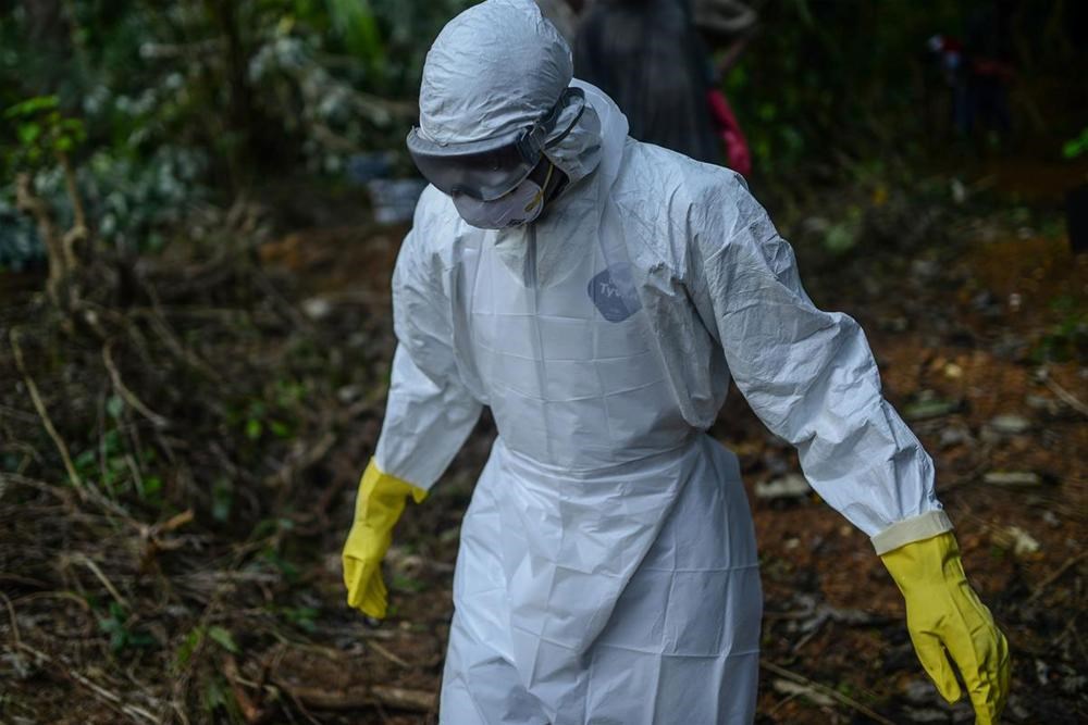 Ebola kurbanları defnedildi - 1