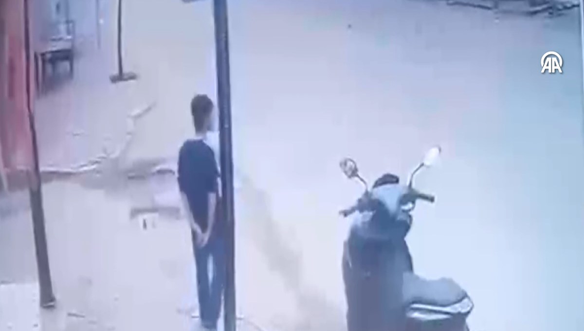 Adana'da iş yerine silahlı saldırı kamerada: 1 çocuk yaralandı Adana'da iş yerine silahlı saldırı kamerada: 1 çocuk yaralandı