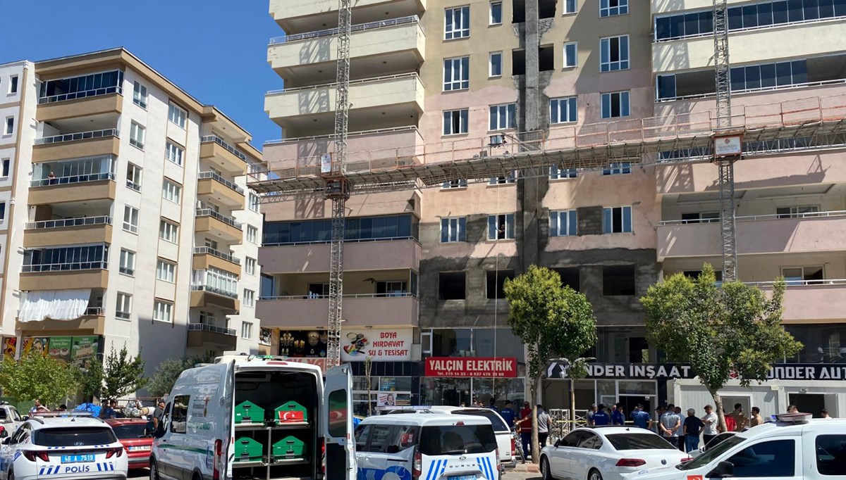 İskele kırıldı, işçiler yere düştü