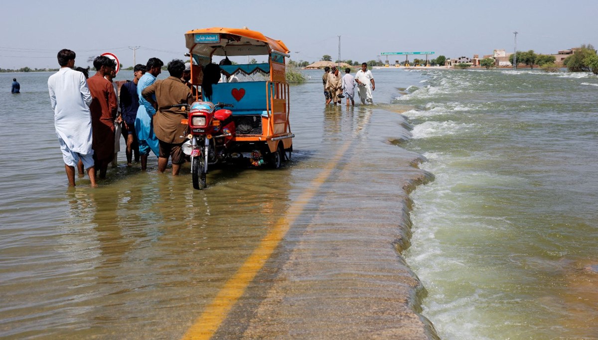Pakistan’daki sel felaketinde can kaybı bin 700’e yükseldi