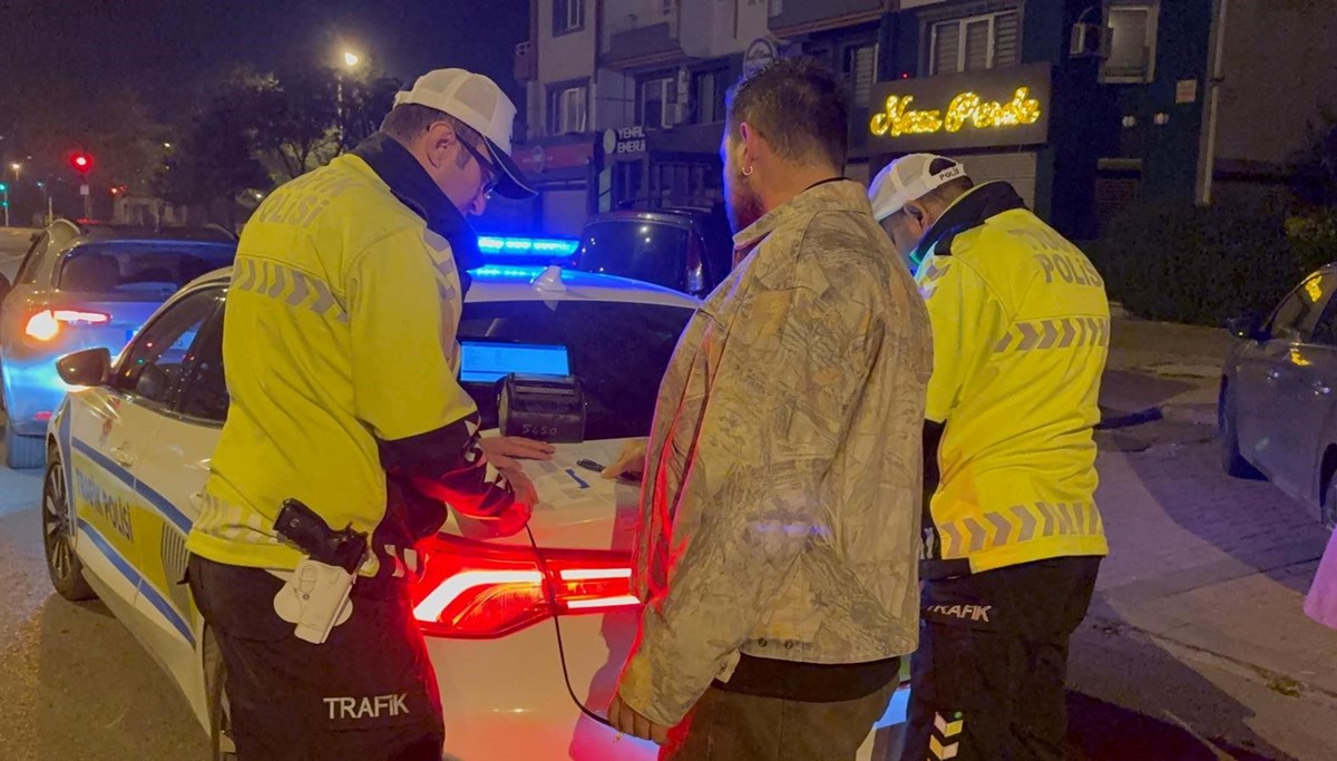 Şirket aracıyla alkollü yakalandı, polisi suçladı Şirket aracıyla alkollü yakalandı, polisi suçladı