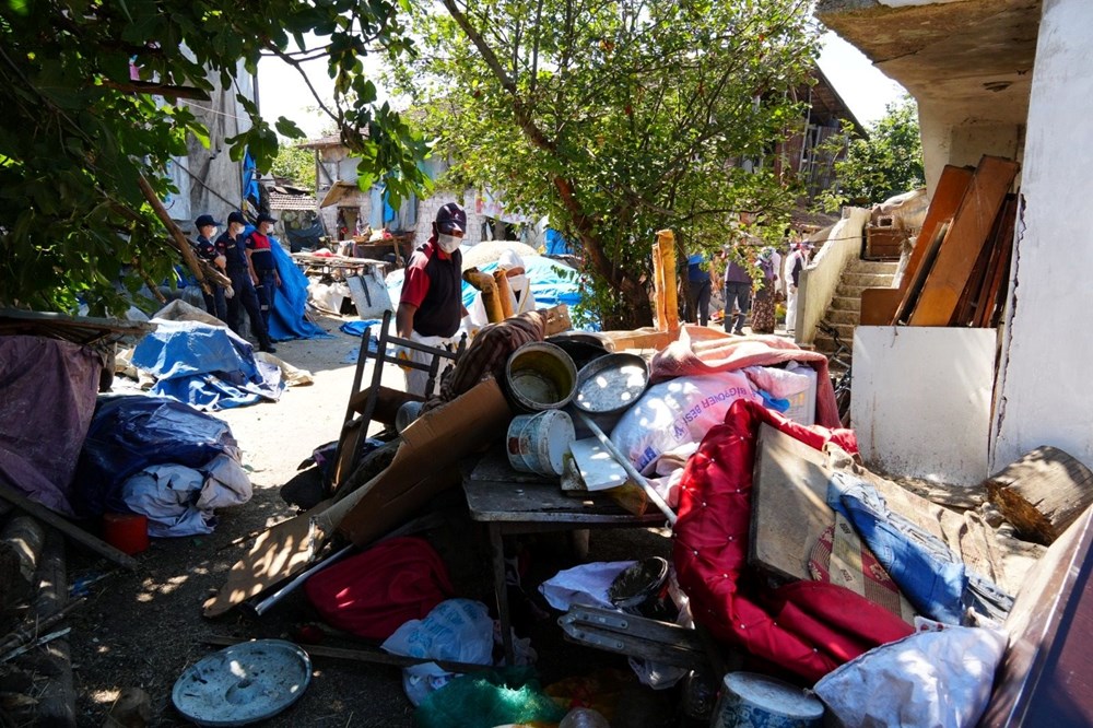 Düzce'de evden 42 kamyon çöp çıktı - 5