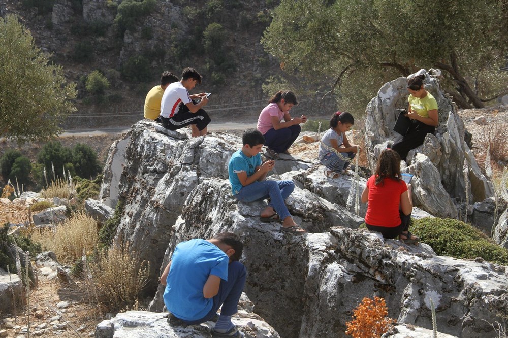 Derse bağlanmak için dağa çıkıyorlar - 7