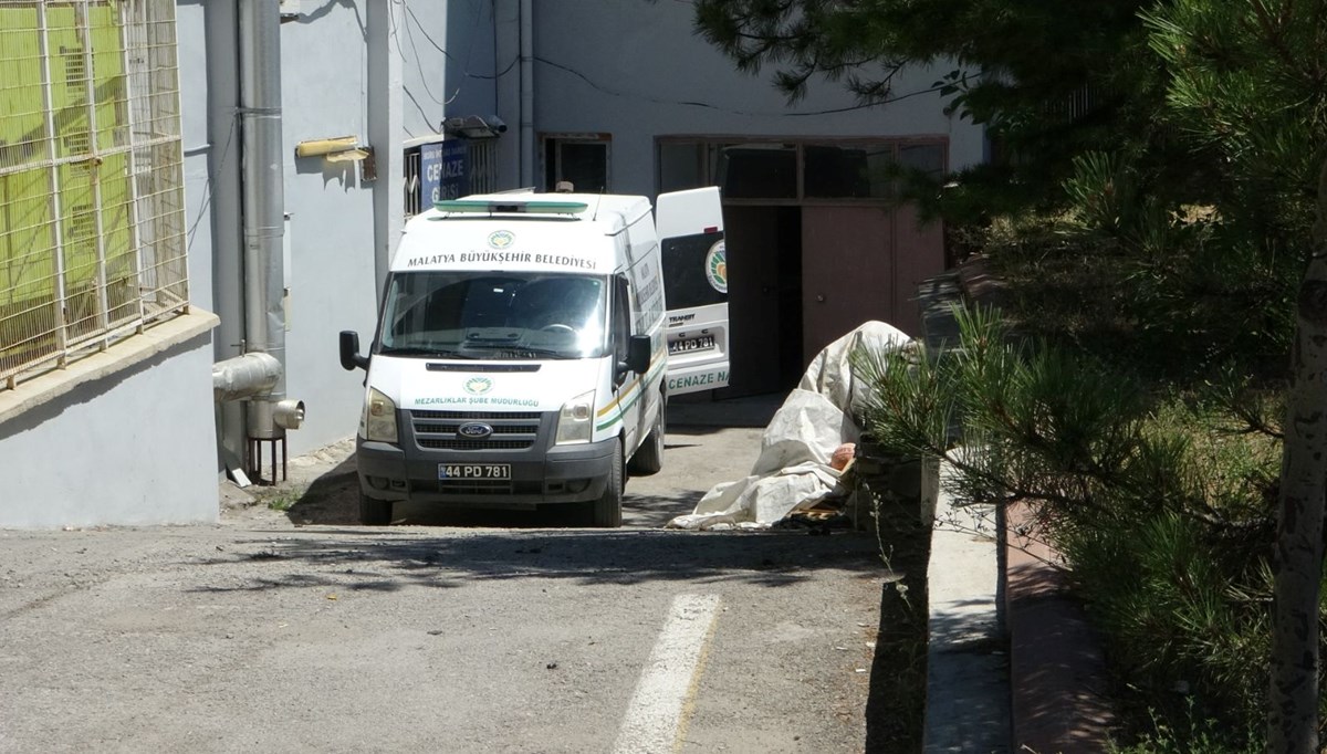 Pres makinesinin arasında kalan işçi hayatını kaybetti Pres makinesinin arasında kalan işçi hayatını kaybetti