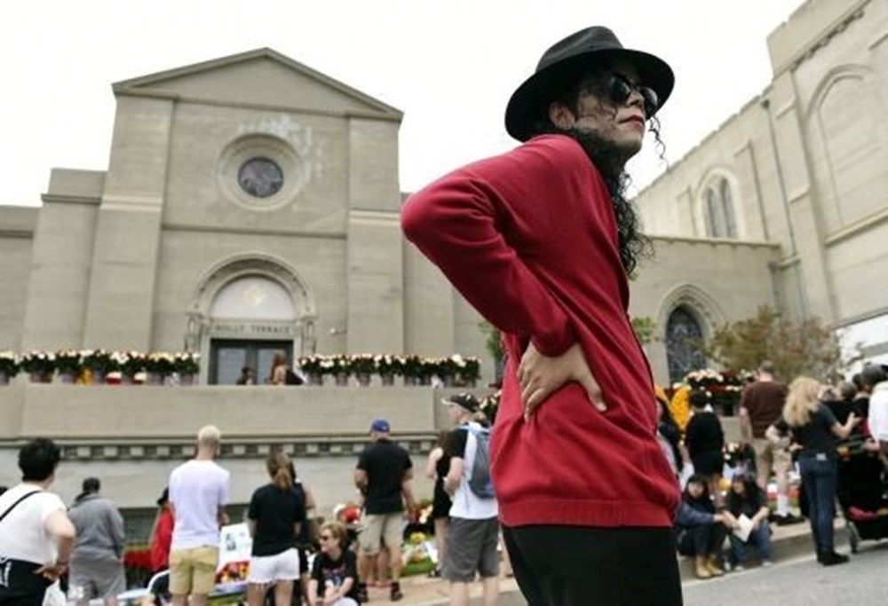 Michael Jackson filminin vizyon tarihi yine ertelendi: ''Anlaşma şartları ihlal edildi'' iddiası - 2