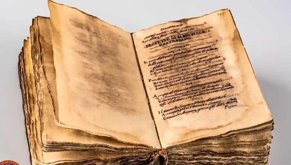 Nostradamus'un Kehanetlerinin yer aldığı el yazması kitap ortaya çıktı