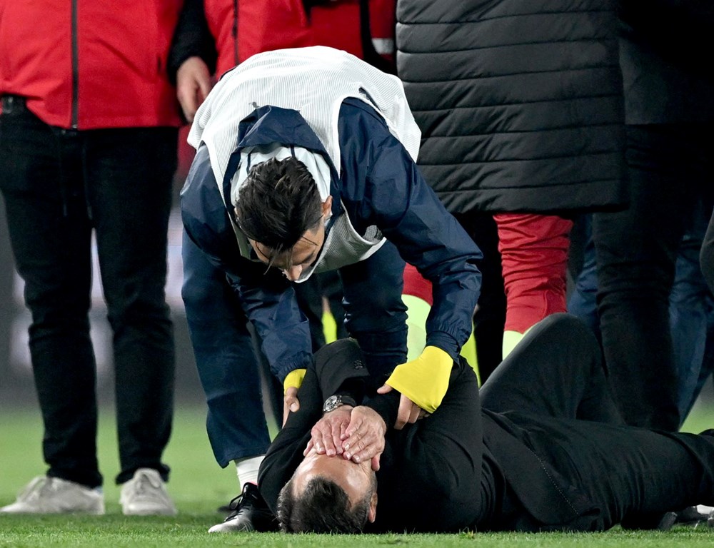 Mourinho'nun Okan Buruk'a hareketi dünya basınında - 10