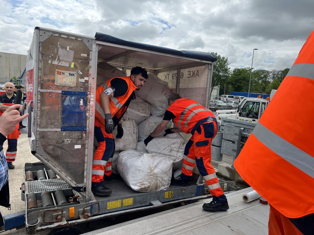 Yurt dışı oylarını taşıyan ilk uçak Ankara'da - 6