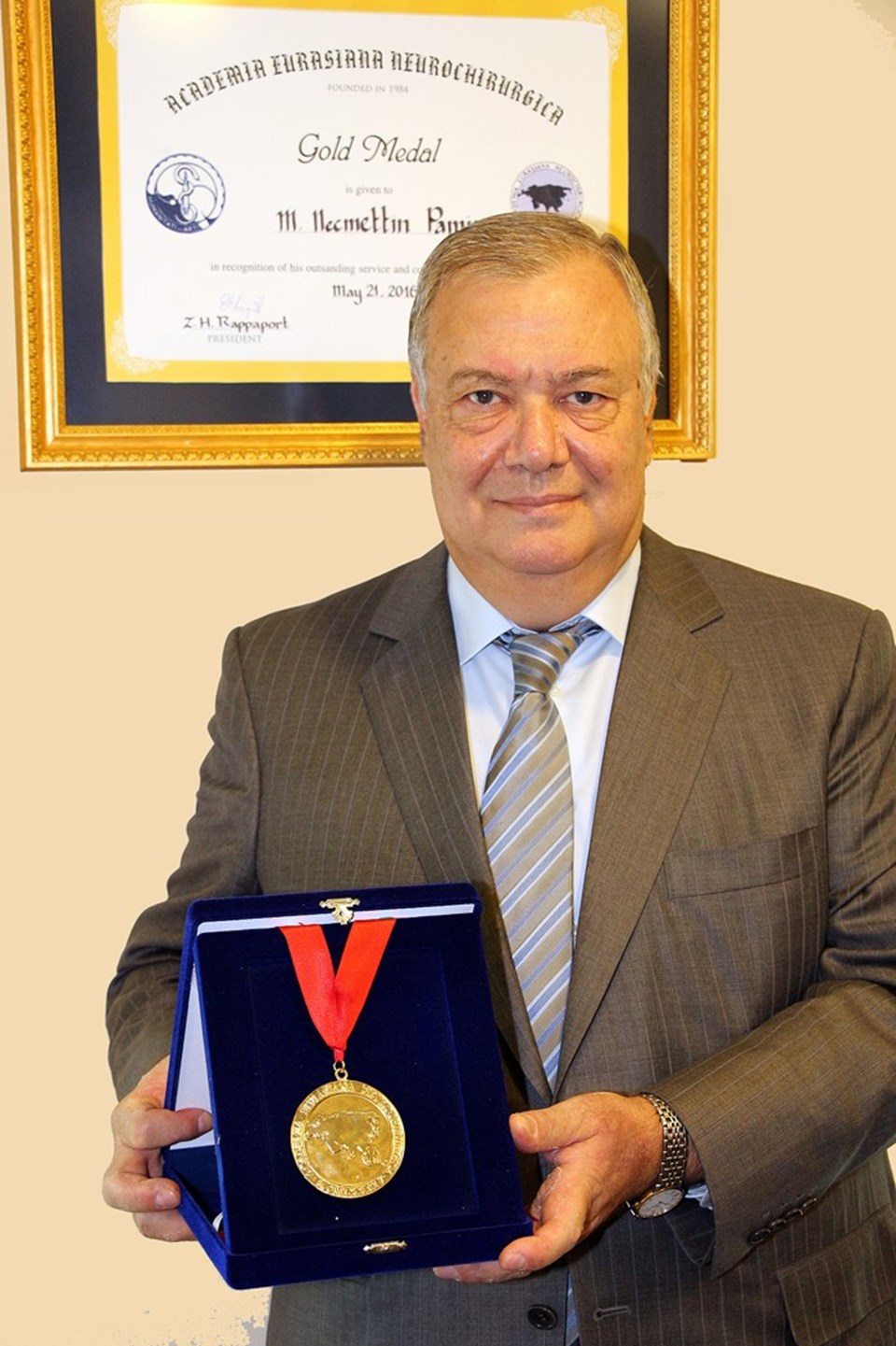 Türk beyin cerrahı Prof. Necmettin Pamir’e uluslararası ödül - 1