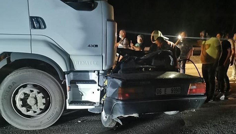 Ankara'da TIR ile otomobil çarpıştı: 2 kişi hayatını kaybetti