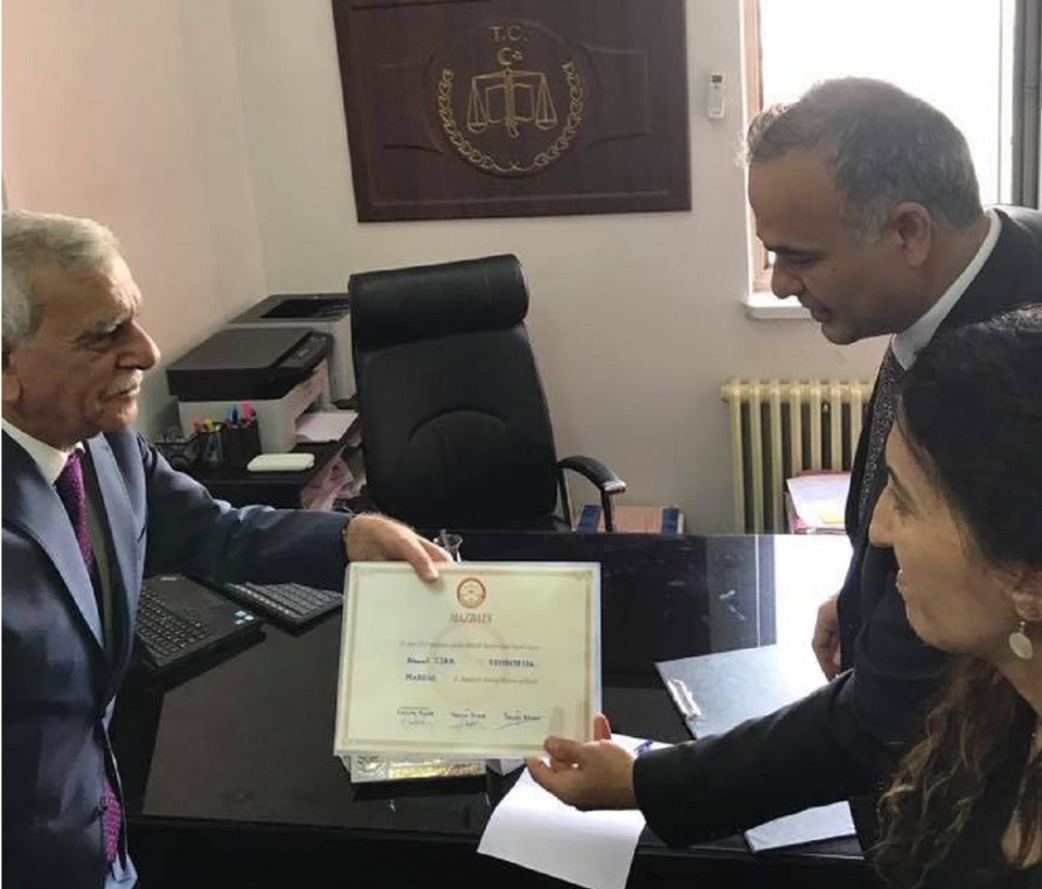 Mardin Büyükşehir Belediye Başkanı Ahmet Türk, mazbatasını aldı - 2