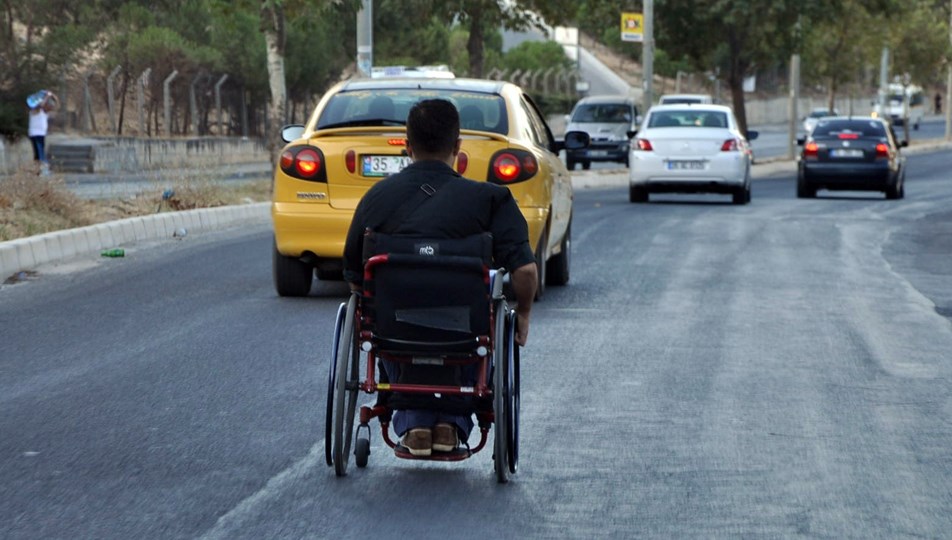 Tekerlekli Sandalyeyle Otomobillere Meydan Okudu Ntv