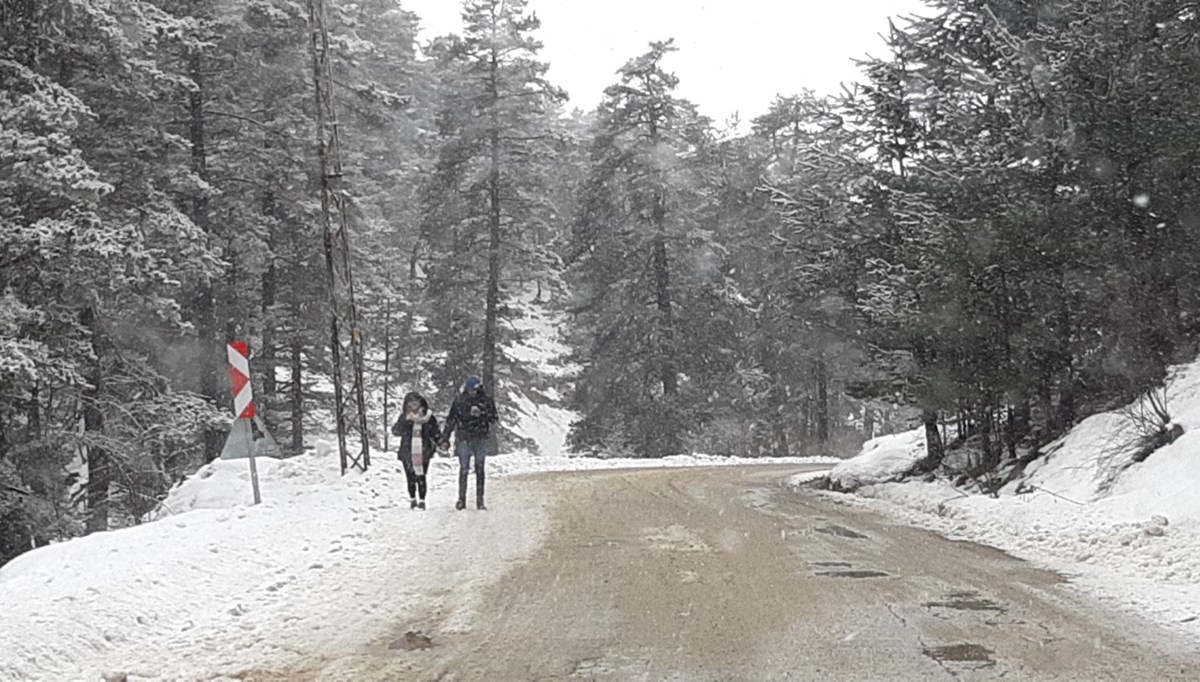 Abant Gölü Milli Parkı’nda kar yağışı başladı