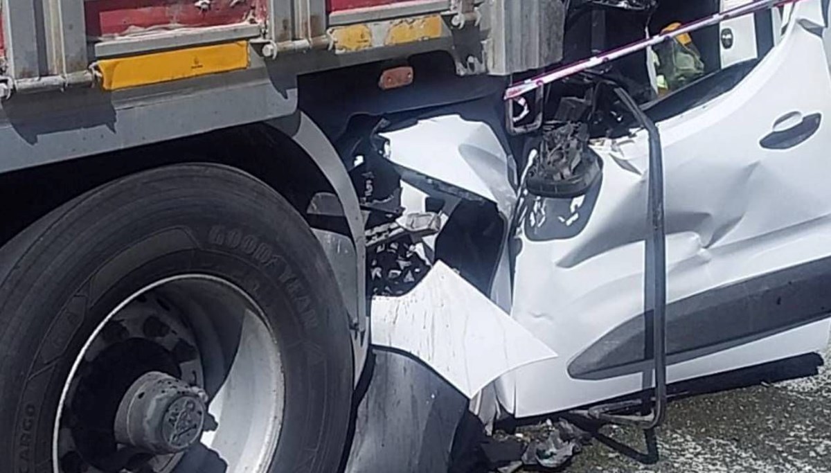 Park halindeki TIR’a çarptı